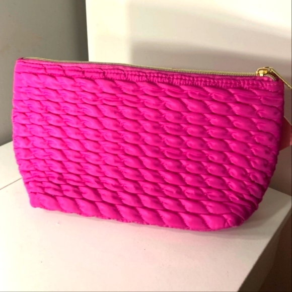New Juicy Couture Large Quilted Cosmetic Bag With Small Juicy refill Trave Bttle - Picture 2 of 2
